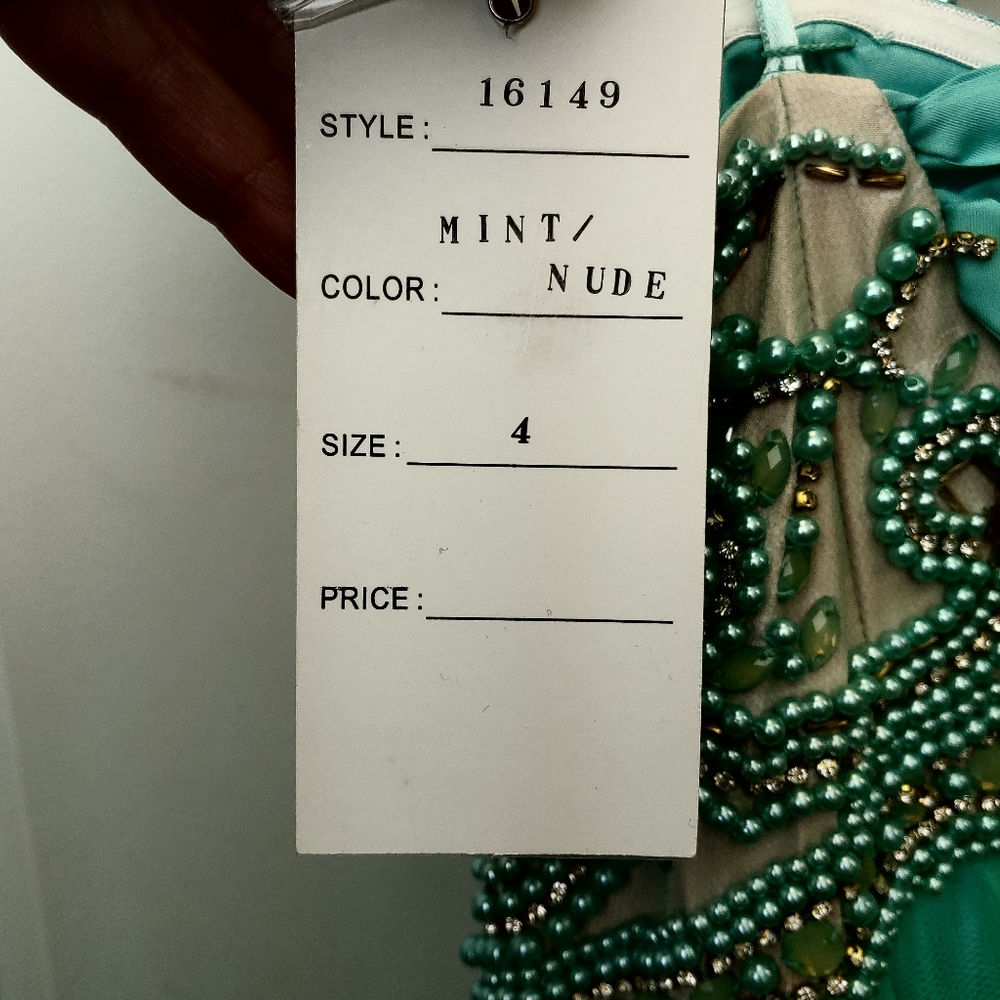 Strapless mint ballgown size 4 - Picture 6 of 8